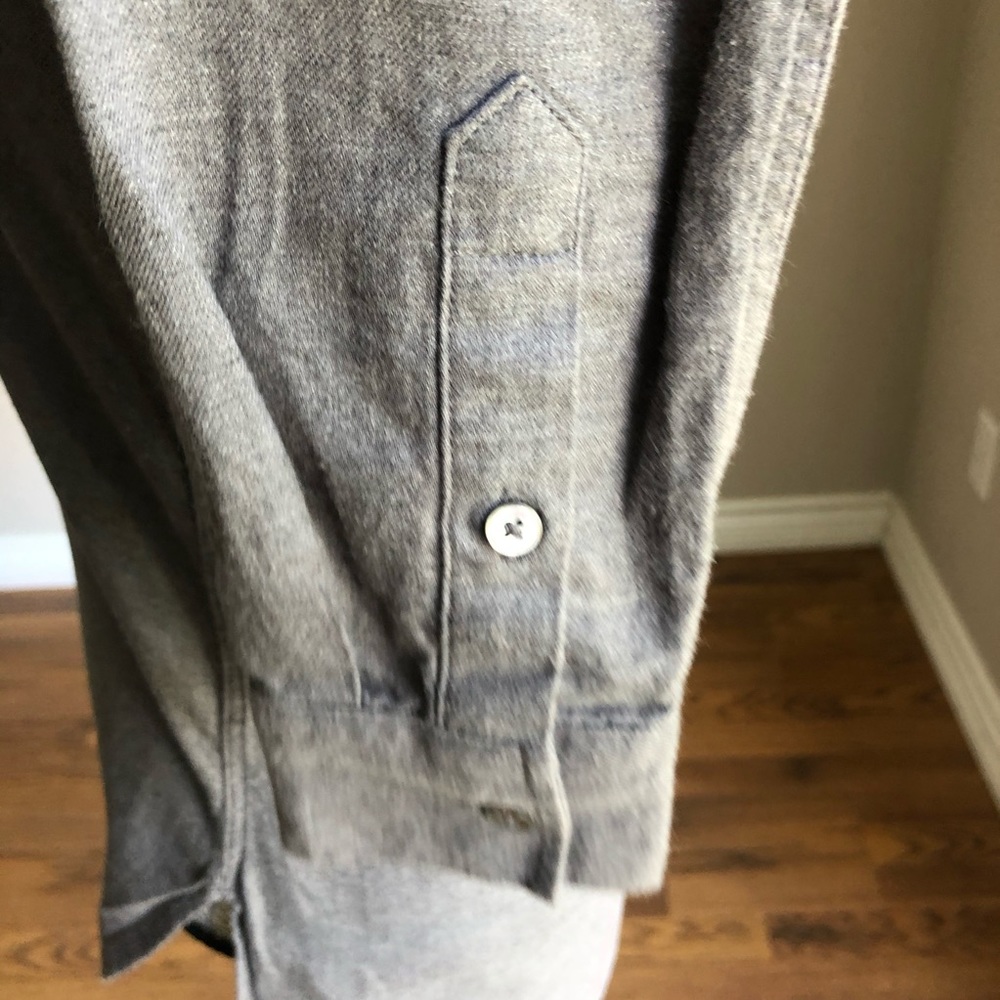 Aritzia Babaton The Group Reno Button front shirt - Picture 11 of 16